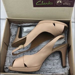 Clark's Artisan Nude Leather Heels Size 10 M